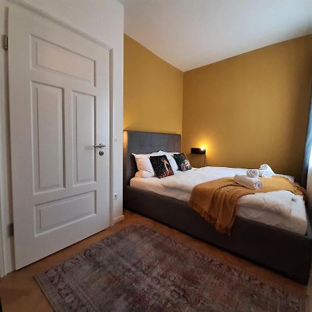 Apartment 4-6 Personen I 80Qm I Altstadt I Dachterasse I Parkplatz Щраубинг Екстериор снимка